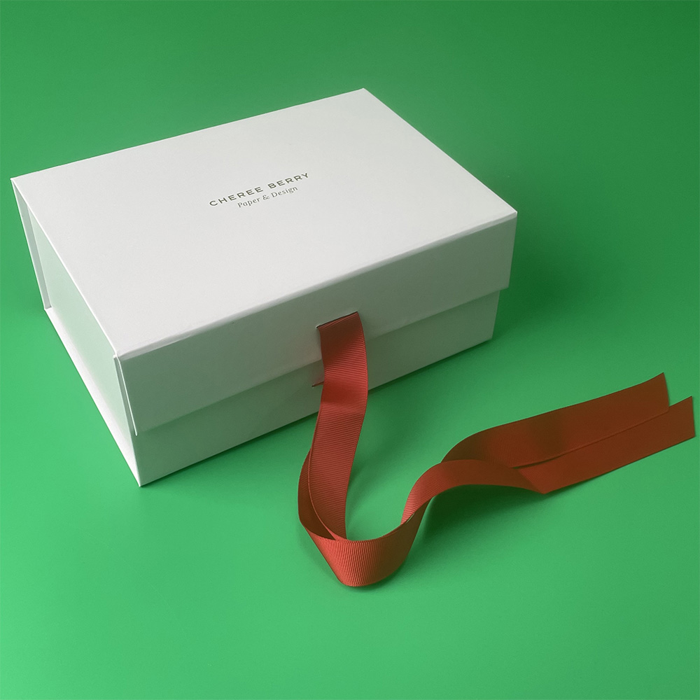 Luxury Folding gift packaging box (14)